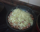 Foto del paso 2 de la receta: Pasta frita y salteada con bacon, salchicha y tomate