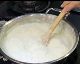 नारियल की बर्फ़ी (nariyal ki barfi recipe in Hindi) रेसिपी चरण 3 फोटो
