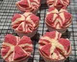 Foto langkah ke 5 dari resep Bolu Kukus Merah Putih.