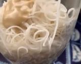 A picture of step 5 of 3 layered rice vermicelli in coconut milk sauce.