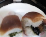 A picture of step 4 of Vada pao.