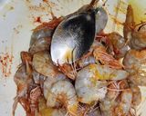 A picture of step 2 of Prawn curry.