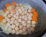 Foto del paso 7 de la receta: Garbanzos guisados con taquitos de jamón