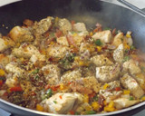 Foto del paso 2 de la receta: Guisado de pollo con patatas y pimientos variados