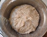 Foto langkah ke 2 dari resep Whole Wheat Sourdough Bagel.