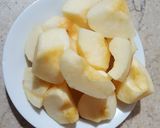 A picture of step 1 of Apple Milk Shake.