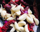 A picture of step 1 of Shallots garlic chutney.