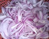 A picture of step 2 of Piyaz Hari mirch mix pakora😋.