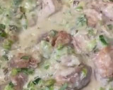Foto del paso 3 de la receta: Muslitos de pollo deshuesado con salsa de puerros