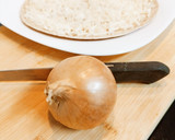 Foto del paso 3 de la receta: Pizza fit - queso y cebolla