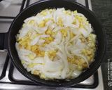 Foto del paso 1 de la receta: Tortipizza de patata y cebolla con jamón serrano