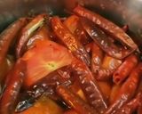 A picture of step 21 of Street style veg fried momos with red chutney.