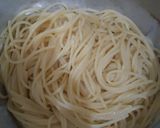 Foto langkah ke 1 dari resep Spaghetti Aglio Olio Tuna.