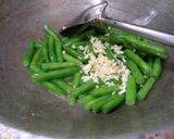 Foto langkah ke 1 dari resep Buncis tumis rebon.