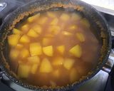 Une image de l'étape 5 de Purée aux deux pommes de terre, curcuma, ail et persil.