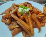 Foto del paso 5 de la receta: Batata 🍠/ Boniato / camote "fritos" con salsa de yogurt y mostaza🥛🧅🍠