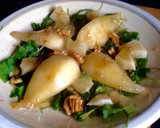 Foto del paso 4 de la receta: Ensalada templada de peras al jengibre con queso, nueces y miel