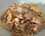 รูปขั้นตอนการทำที่ 5 ของ หมูกระเทียมผัดไข่