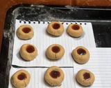 A picture of step 4 of Raspberry cave cookies.