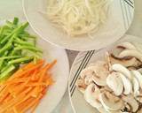 Foto del paso 5 de la receta: Tallarines con pollo, champiñones y verduras