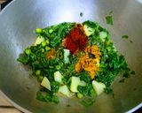 पालक आलू मटर की सब्जी (Palak aloo matar ki sabzi recipe in hindi) रेसिपी चरण 2 फोटो