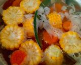 Foto langkah ke 2 dari resep Bening Bayam Wortel Jagung.