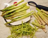 Foto del paso 1 de la receta: Canelones rellenos de espárragos verde, pimientos y ajos tiernos
