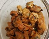 A picture of step 9 of Marinated mussels with spinach, spring onion noodles. 😊.