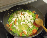 Foto del paso 3 de la receta: Guisantes con tofu al limón