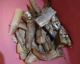 Foto langkah ke 1 dari resep Sambal Ikan Asin Pete.