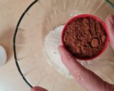 Foto del paso 2 de la receta: Galleta de harina de coco, cacao y maní, midiendo con tapita de polvo Royal®