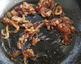 Foto del paso 5 de la receta: Espaguetis con cebolla caramelizada y yema curada