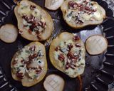 Foto del paso 4 de la receta: Peras al horno con queso azul, miel y nueces