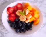 Foto del paso 2 de la receta: Ensalada de frutas 🍓🥭🍌🫐