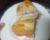 Foto del paso 1 de la receta: Bocadillo de queso tierno y salami