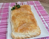 Foto del paso 4 de la receta: Empanada de hojaldre con queso rulo y dátiles