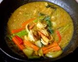 รูปขั้นตอนการทำที่ 5 ของ กุ้งผัดเครื่องแกงราดหน้าข้าว