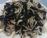 Foto del paso 3 de la receta: Gulas al ajillo con trompetas de los muertos 🍄🍄