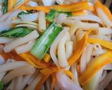 Hình bước làm 4 của món Nui xào bò và rau củ