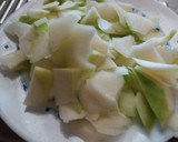Foto del paso 2 de la receta: Tortilla de calabacín y gambas