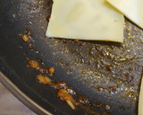 Foto del paso 3 de la receta: Ensalada tibia amb, Gouda, champinyons, bacon i cruient de cebolla