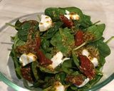 Foto del paso 5 de la receta: Ensalada de espinacas, queso de cabra y tomates secos