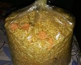 A picture of step 1 of Masaledar mamra.