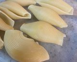 صورة لخطوة 2 من وصفة قواقع المكرونه المحشية🥠😋
