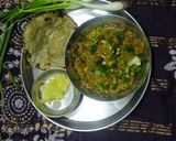 A picture of step 9 of Baingan bharta with spring onion.