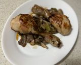 Foto del paso 7 de la receta: Muslos de pollo estilo oriental con menestra de mix setas y ajetes