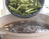 【老菜脯蘆筍蒜頭排骨湯】小滿節氣燉湯，消暑清爽的食譜步驟4照片