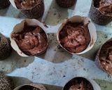 Foto langkah ke 3 dari resep Chocolate Muffin with Oreo (sy pakai chocochip) no mixer.