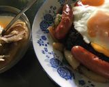 Hình bước làm 3 của món Miến đen xào Lê theo phong cách Âu 🍝🍳🥓🍐🍽