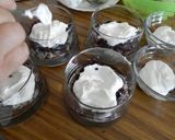 Foto del paso 4 de la receta Copa de yogur y mermelada,con galletas y frutos secos
